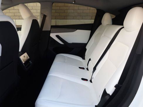 Used 2026 Tesla Model Y 2WD image 23