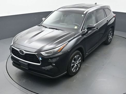 Certified 2026 Toyota Highlander XLE w/ Protection Package #3 (TMS) AWD/4WD image 40