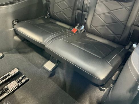 Used 2025 Volkswagen Atlas SE FWD image 20