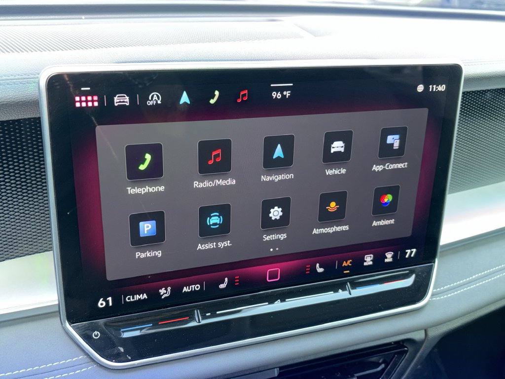 Certified 2025 Volkswagen Tiguan SE FWD image 4