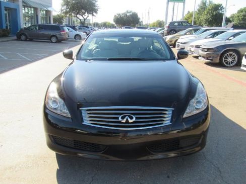 Used 2010 INFINITI G37 Convertible w/ Premium Pkg image 2
