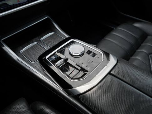 Used 2023 BMW 760i xDrive w/ Executive Package AWD/4WD image 40