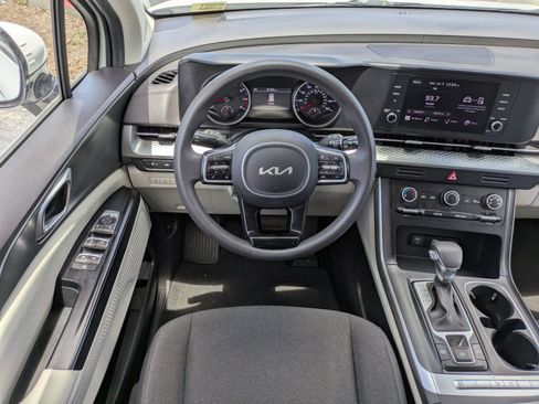 Certified 2024 Kia Carnival LX FWD image 13