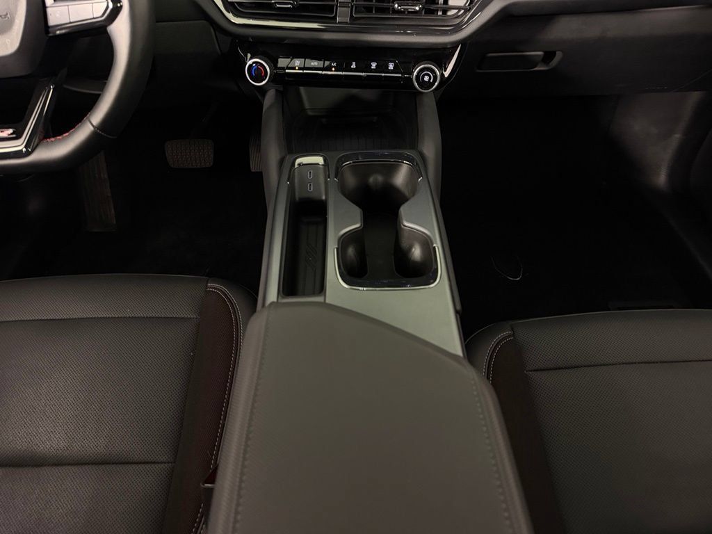 Used 2024 Chevrolet Equinox EV RS FWD image 16