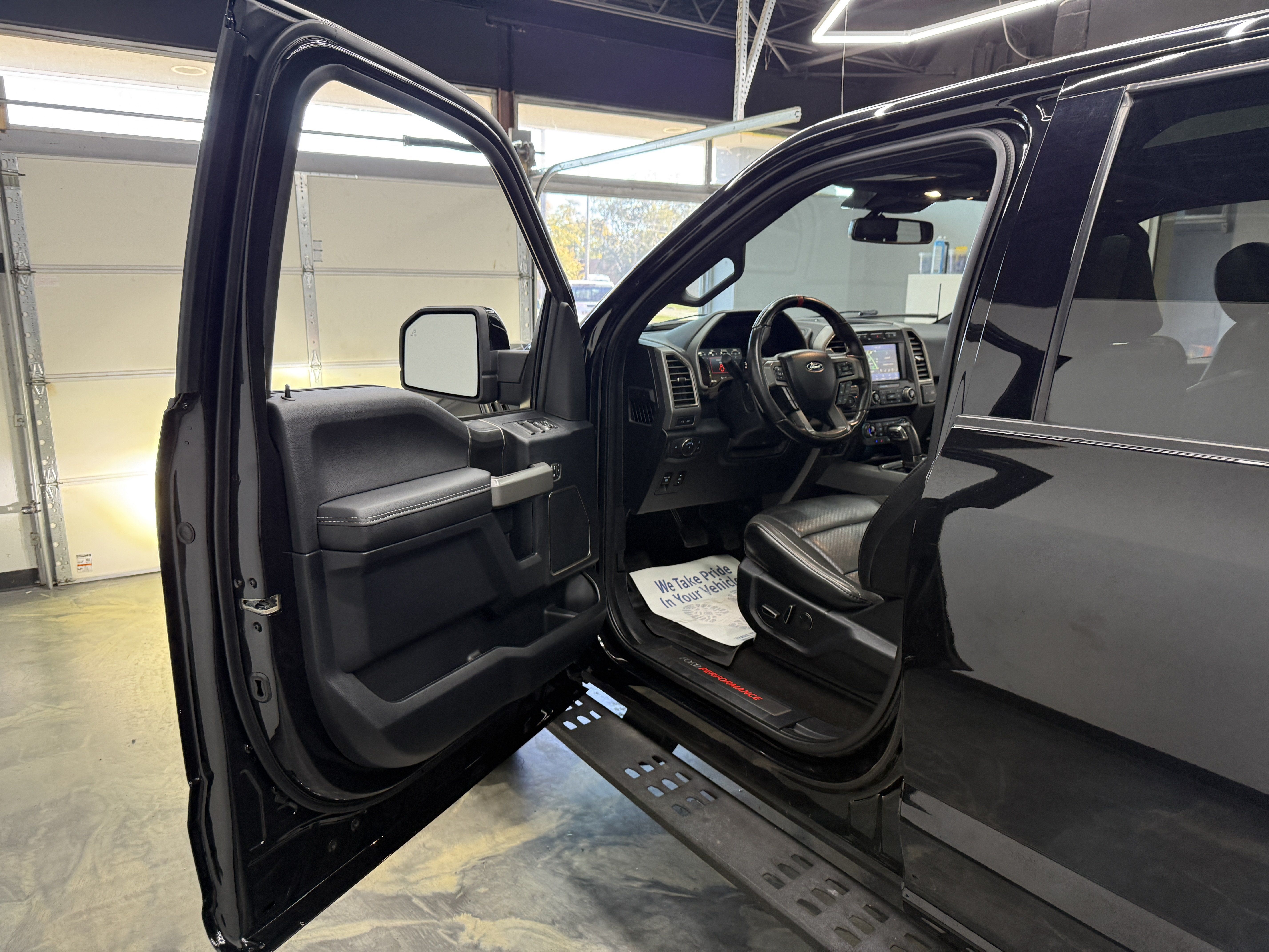 Used 2020 Ford F150 Raptor w/ Equipment Group 802A Luxury AWD/4WD image 3