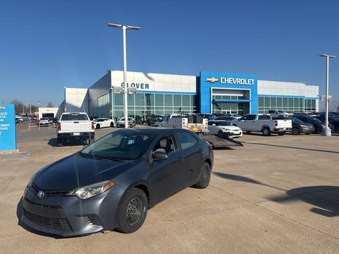 Used 2015 Toyota Corolla LE image 2