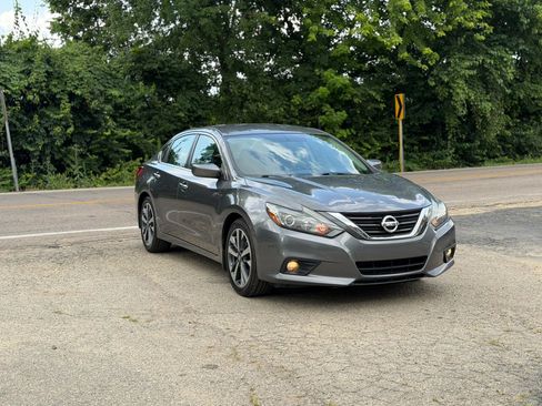 Used 2016 Nissan Altima 2.5 SR FWD image 7