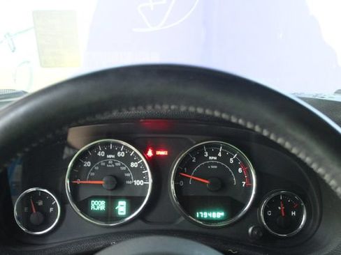 Used 2017 Jeep Wrangler Unlimited Sahara w/ Quick Order Package 23E Chief AWD/4WD image 17