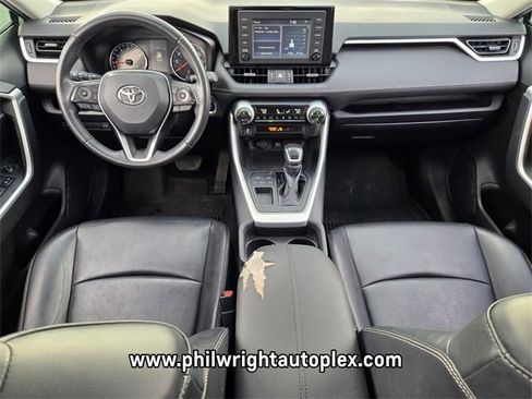 Used 2019 Toyota RAV4 XLE Premium image 13