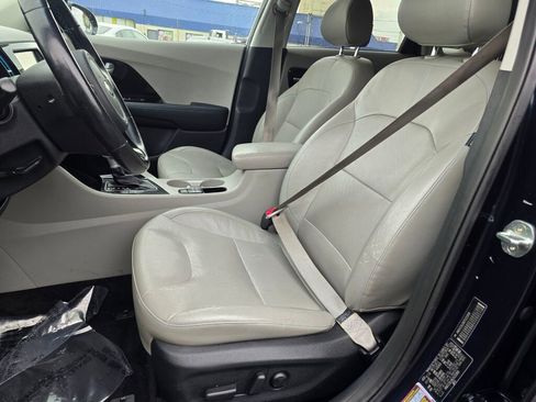 Used 2018 Kia Niro EX Premium image 16