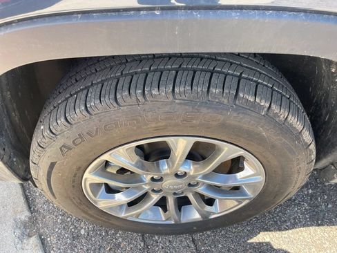 Used 2021 Jeep Cherokee Latitude Lux w/ Comfort/Convenience Group AWD/4WD image 25