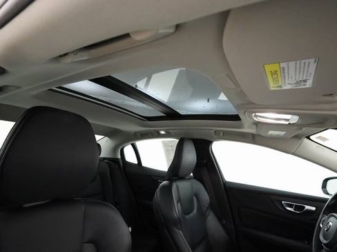 Used 2024 Volvo S60 B5 Plus image 23