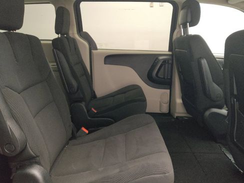 Used 2018 Dodge Grand Caravan SE image 19