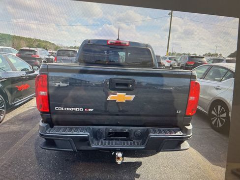 Used 2017 Chevrolet Colorado LT w/ LT Convenience Package image 12