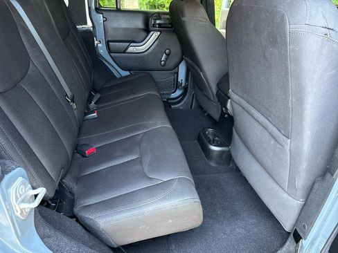 Used 2015 Jeep Wrangler Unlimited Sport w/ Connectivity Group AWD/4WD image 12