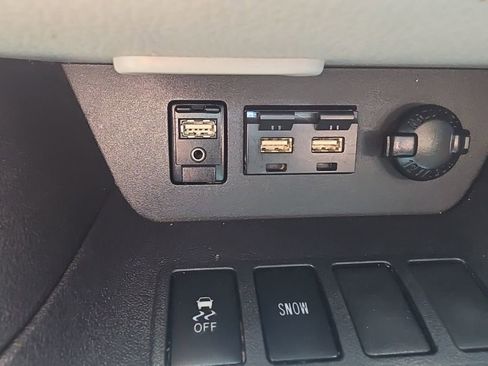 Used 2019 Toyota Highlander Plus FWD image 22