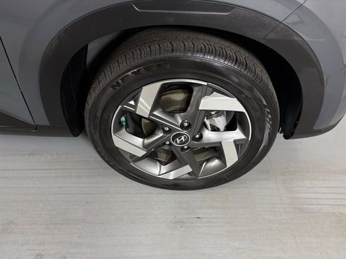 Used 2025 Hyundai Venue SEL FWD image 9