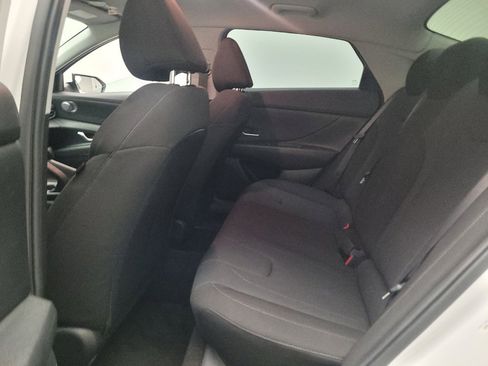 Used 2025 Hyundai Elantra SE FWD image 18