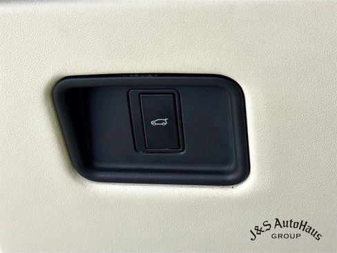 Used 2022 Land Rover Range Rover Long Wheelbase SE AWD/4WD image 10