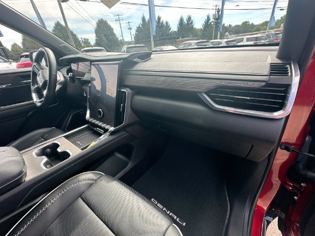 Used 2025 GMC Acadia Denali w/ LPO, Floor Liner Package FWD image 33