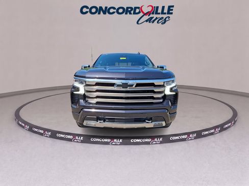 Used 2022 Chevrolet Silverado 1500 High Country w/ Z71 Off-Road Package AWD/4WD image 2