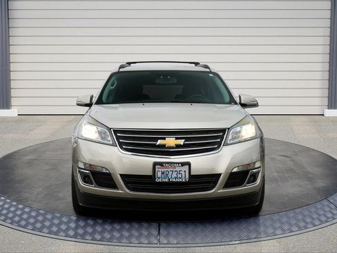 Used 2017 Chevrolet Traverse LT w/ Traveler's Package FWD image 2