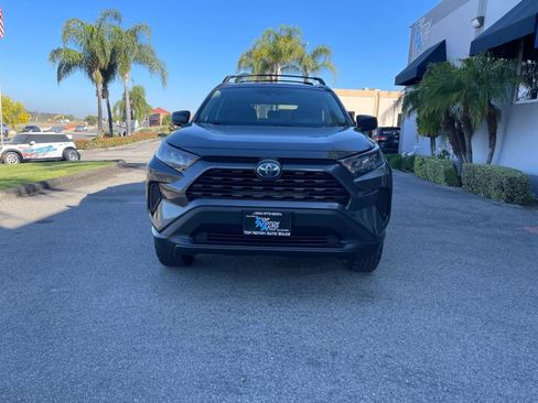 Used 2019 Toyota RAV4 LE w/ Carpet Mat Package image 2