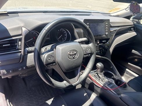 Used 2023 Toyota Camry SE FWD image 3
