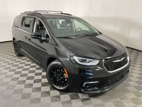 Used 2022 Chrysler Pacifica Touring-L image 51