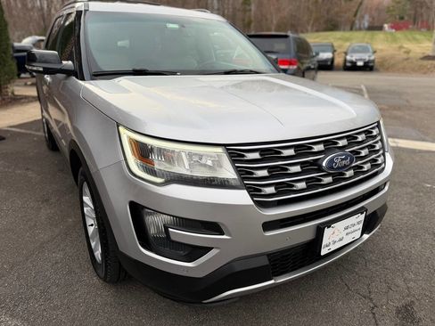 Used 2016 Ford Explorer XLT w/ Equipment Group 202A image 9