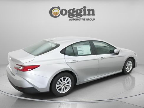 Used 2026 Toyota Camry LE w/ Convenience Package FWD image 18