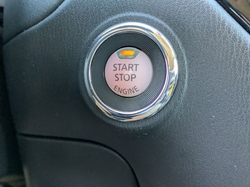 Used 2020 Nissan Pathfinder SV image 28