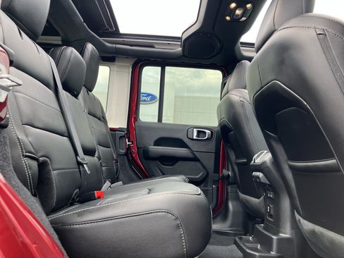 Used 2021 Jeep Wrangler Unlimited Sahara AWD/4WD image 35