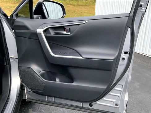 Used 2020 Toyota RAV4 Limited AWD/4WD image 23