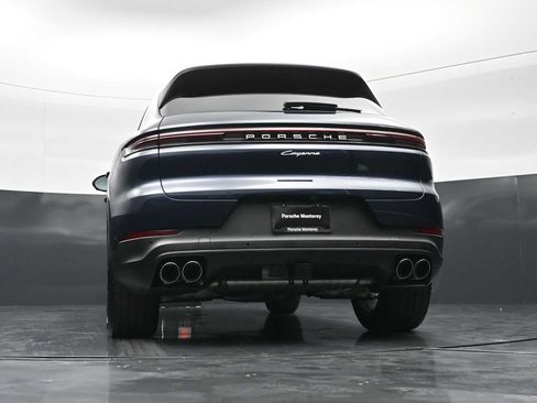 Certified 2025 Porsche Cayenne AWD/4WD image 40
