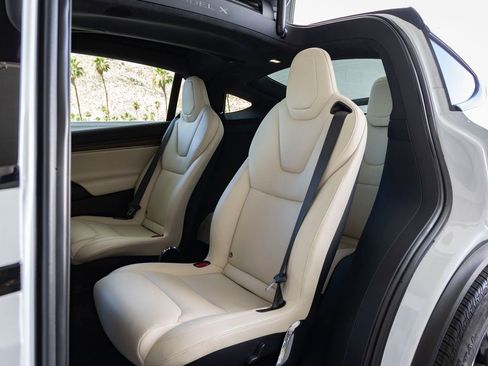 Used 2023 Tesla Model X AWD/4WD image 21