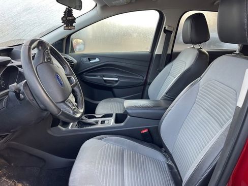 Used 2017 Ford Escape SE w/ SE Sport Appearance Package image 5