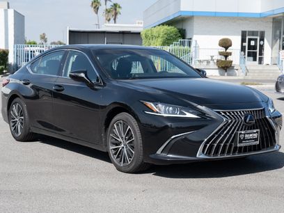 Used 2025 Lexus ES 350 w/ Premium Package
