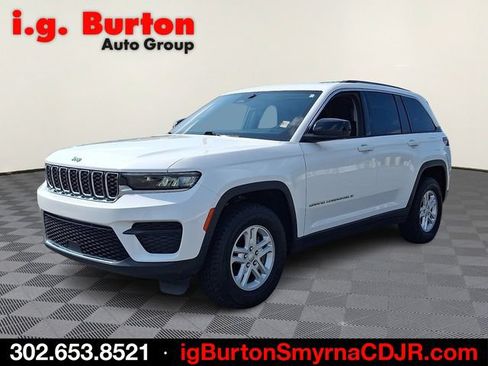 Used 2023 Jeep Grand Cherokee Laredo w/ Luxury Tech Group I AWD/4WD image 3