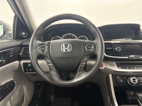 Used 2015 Honda Accord Touring image 30