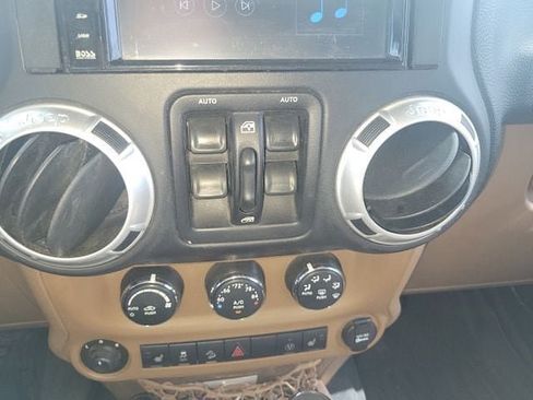 Used 2013 Jeep Wrangler Unlimited Sahara w/ Connectivity Group AWD/4WD image 21