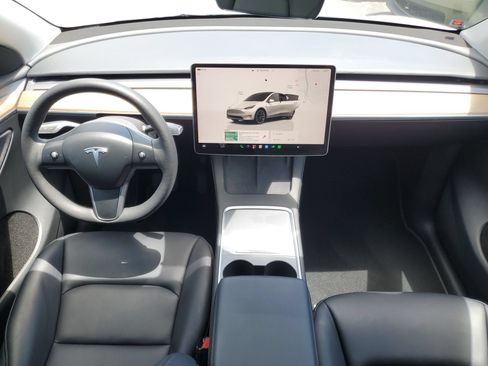Used 2023 Tesla Model Y 2WD image 13