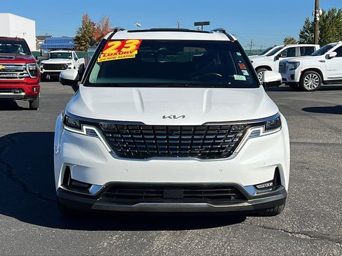 Used 2023 Kia Carnival SX Prestige FWD image 2