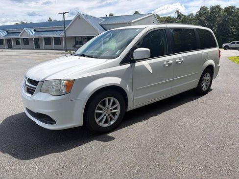 Used 2014 Dodge Grand Caravan SXT w/ Rear Park Assist Package FWD image 2