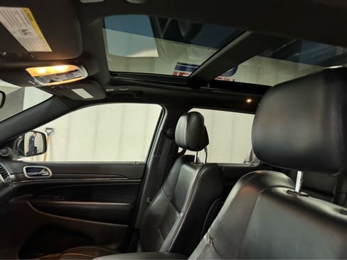 Used 2018 Jeep Grand Cherokee Limited w/ Luxury Group II image 16