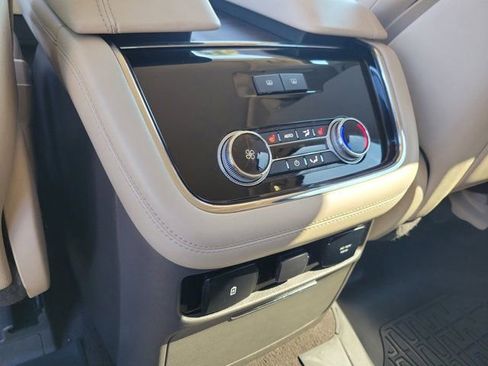 Used 2018 Lincoln Navigator L Reserve w/ Technology Package image 17