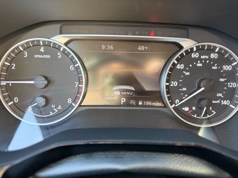 Used 2025 Nissan Pathfinder SL image 13