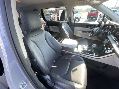 Used 2024 Kia Carnival EX FWD image 27