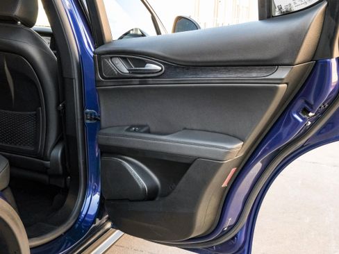 Used 2022 Alfa Romeo Stelvio Sprint image 43