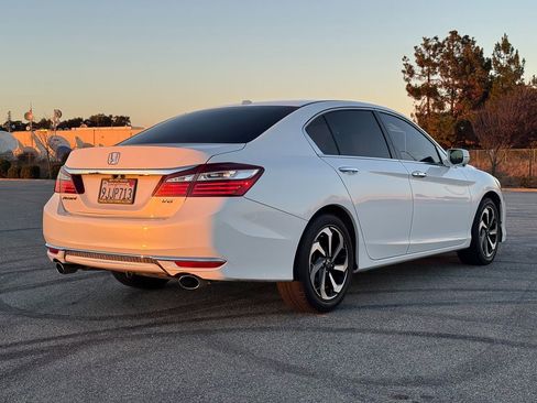 Used 2017 Honda Accord EX-L image 7